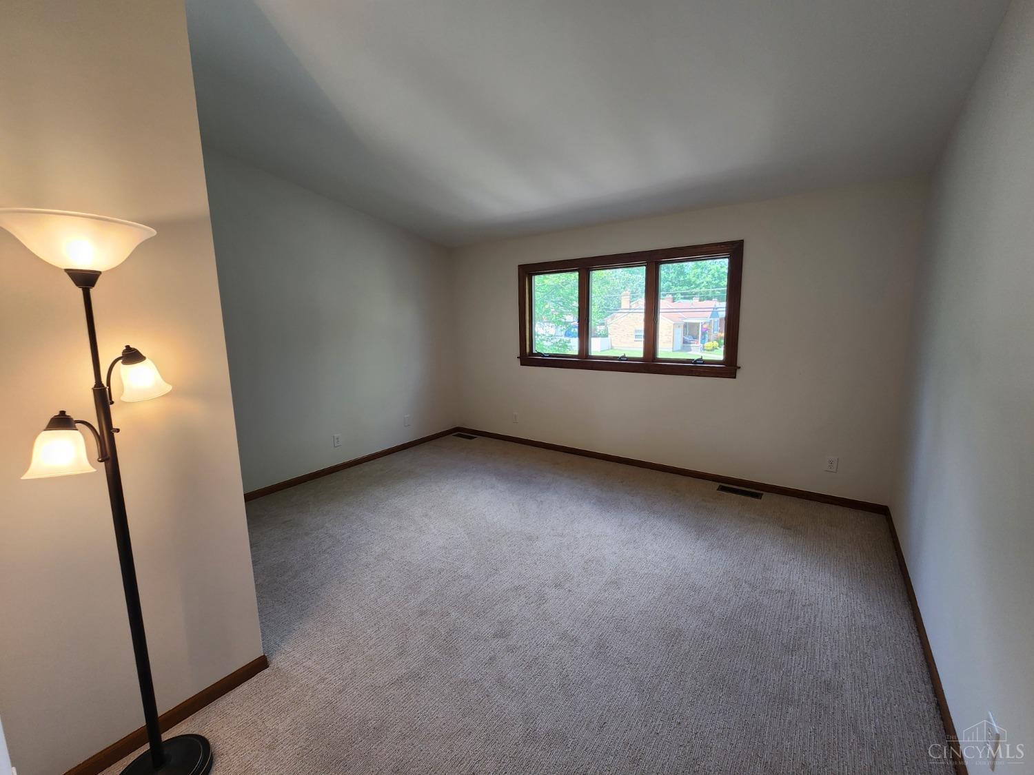 5879 Lawrence Road Cincinnati, OH 45248 - Photo 11 of 23