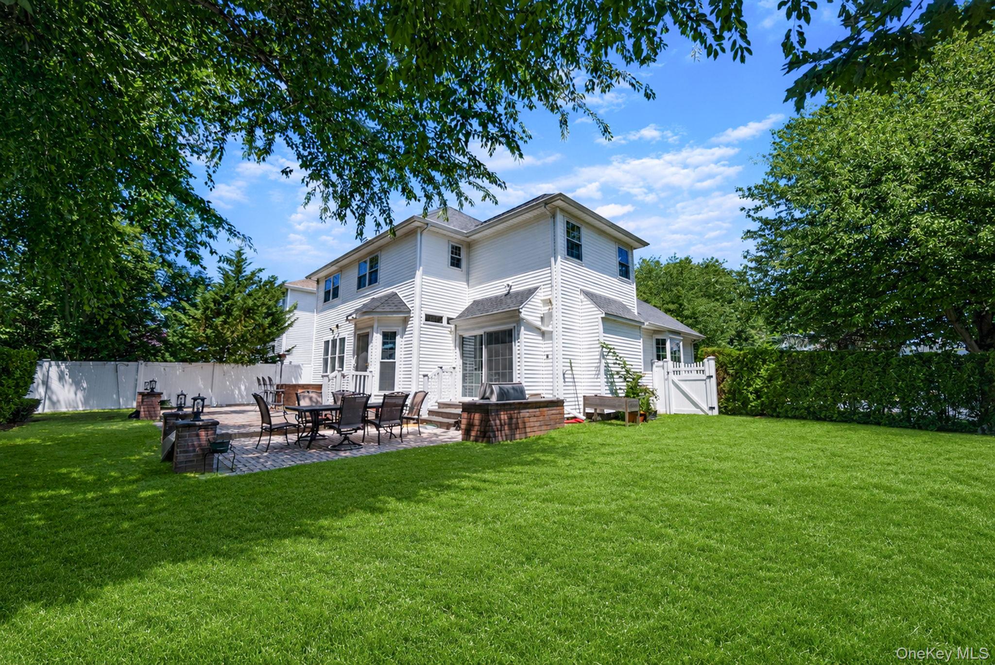 101 Raspberry Court Melville, NY 11747 - Photo 5 of 44