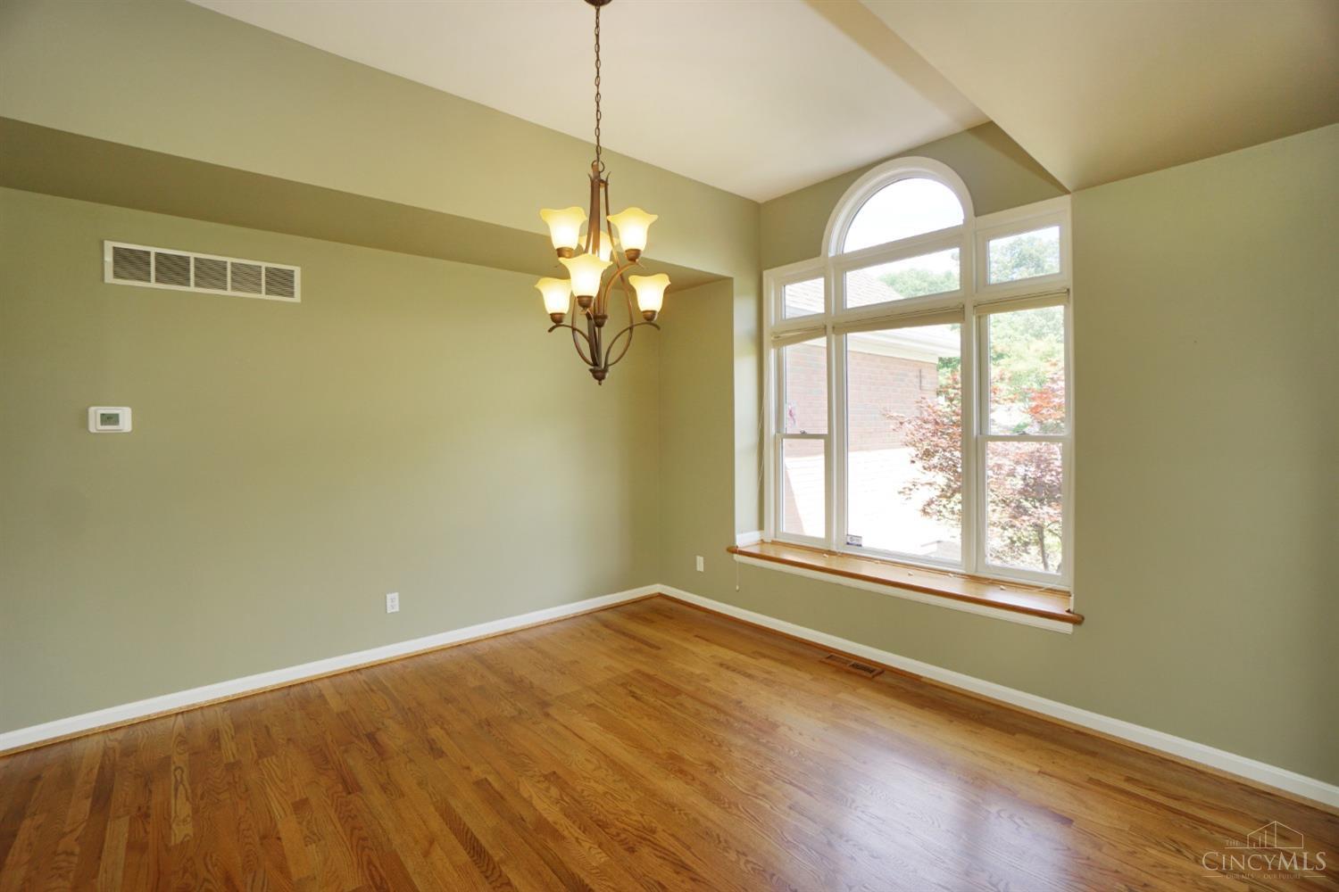 10031 Pebble Ridge Lane Cincinnati, OH 45252 - Photo 10 of 57 Gallery Image 10