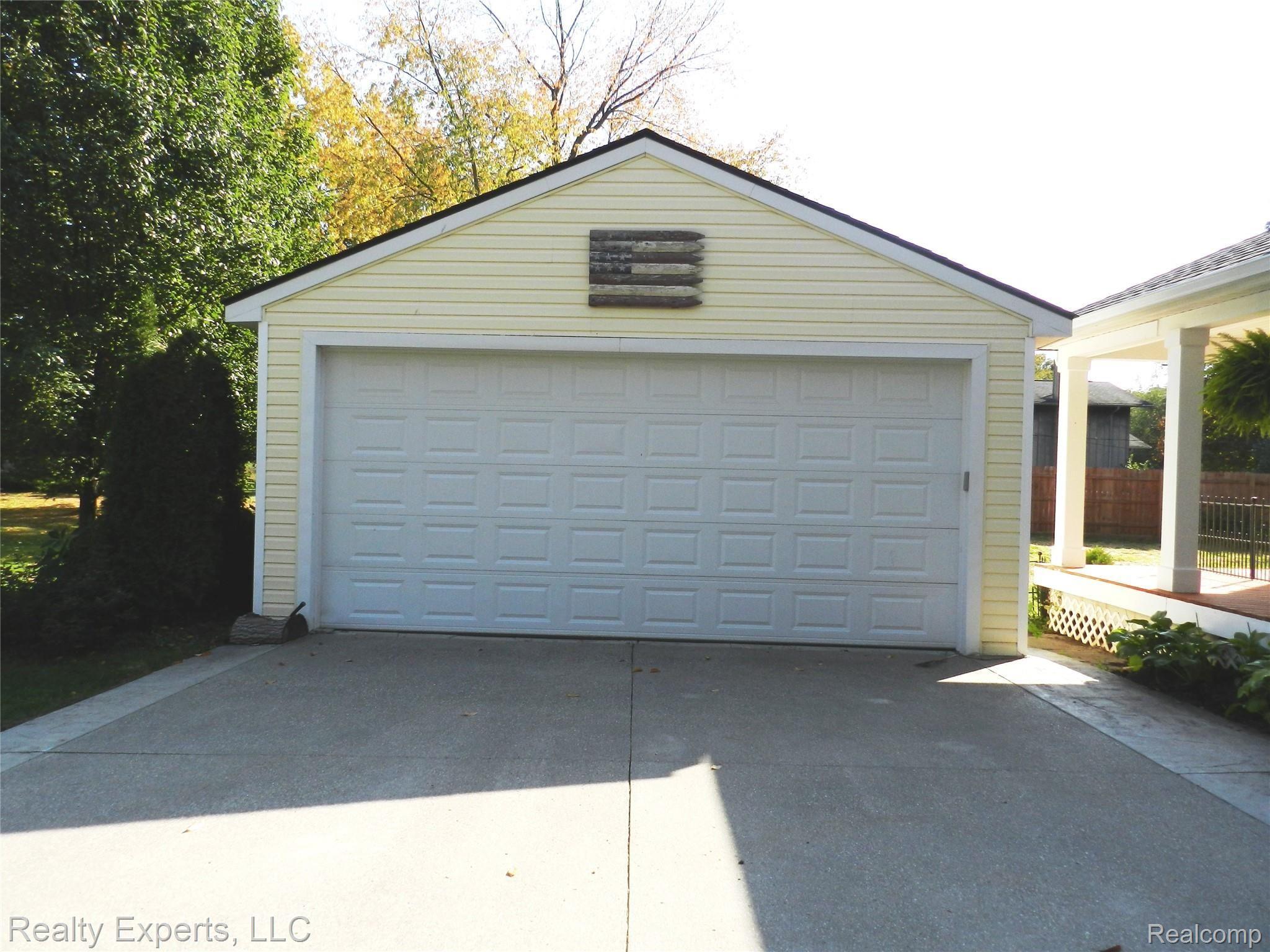 3020 East Maple Road Milford, MI 48381 - Photo 7 of 72 7 Detached 2 car garage.JPG