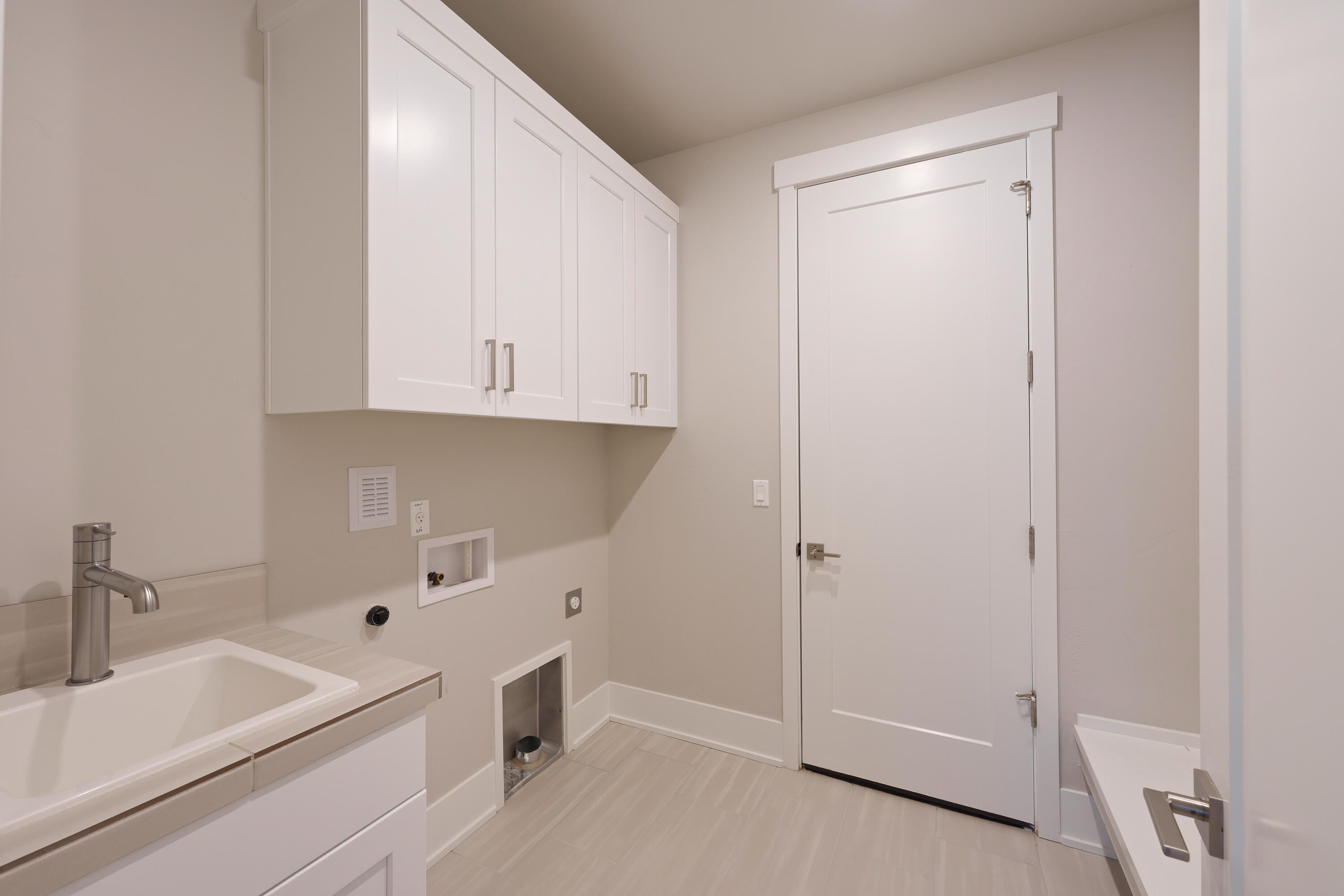2296 Northwest Skyline Ranch Road Bend, OR 97703 - Photo 21 of 36 Laundry room with hooks and bench for coats, etc.