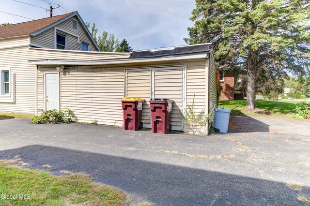 $275,000 | 39 Exchange Street, Colonie, NY 12205