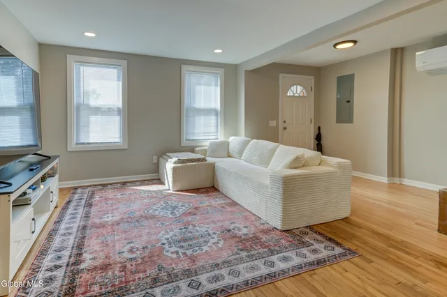 $275,000 | 39 Exchange Street, Colonie, NY 12205