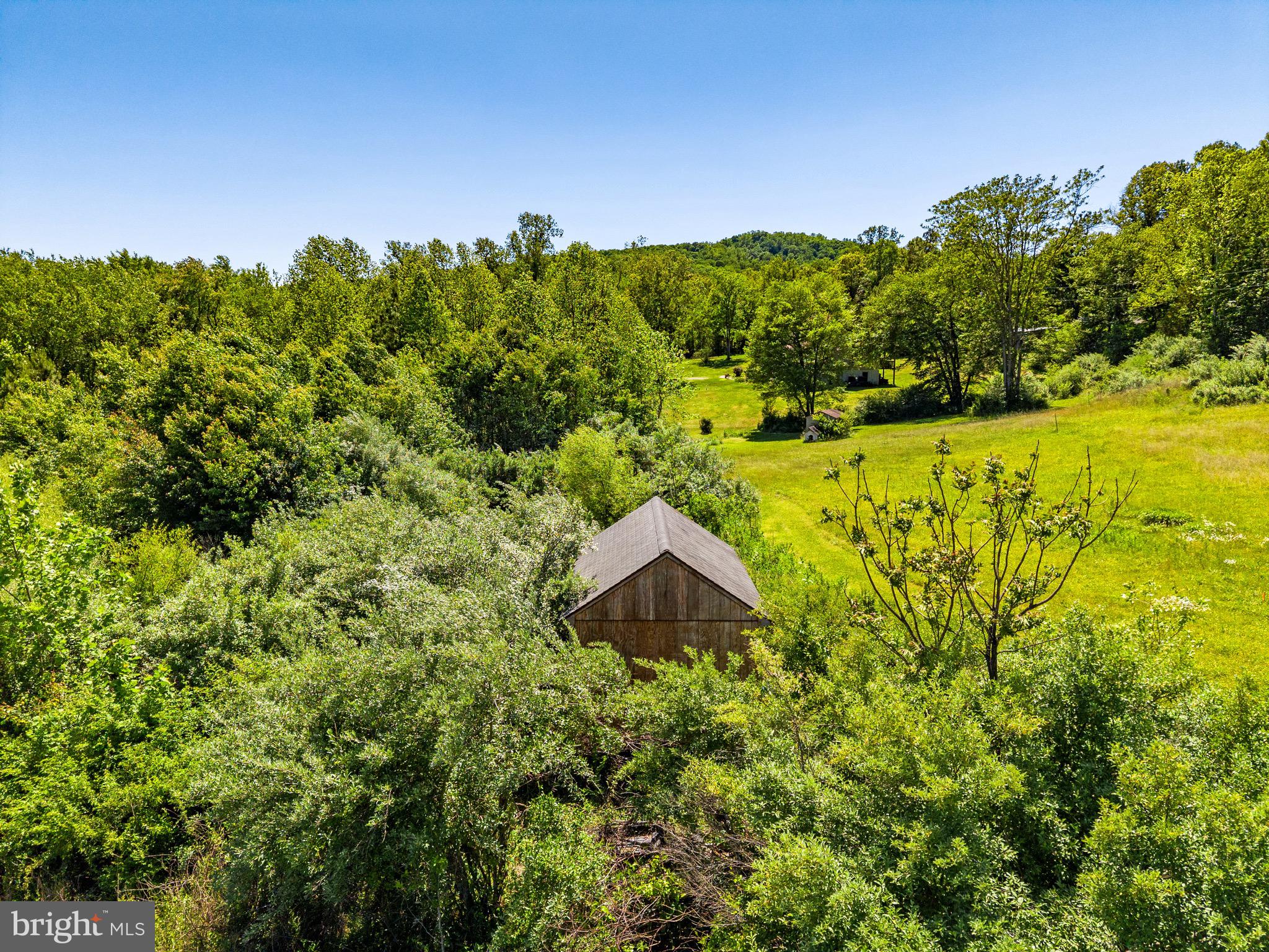 342 South Poes Road Amissville, VA 20106 - Photo 5 of 39