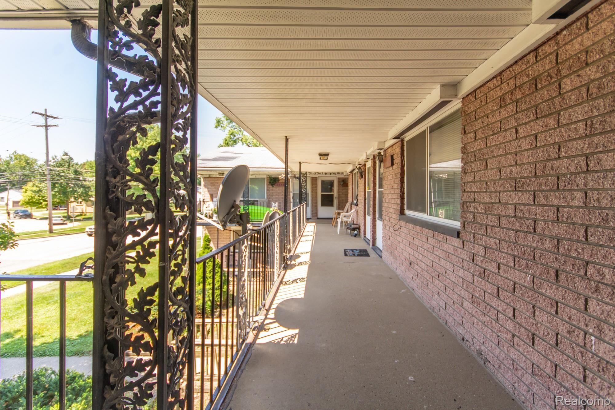 127 Rathbone Street, Unit 131 Mount Clemens, MI 48043 - Photo 11 of 28 DSC_4802.jpg