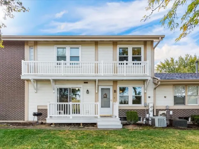 $2,395 | 306 Northwestern Court, Unit B, Bloomingdale, IL 60108