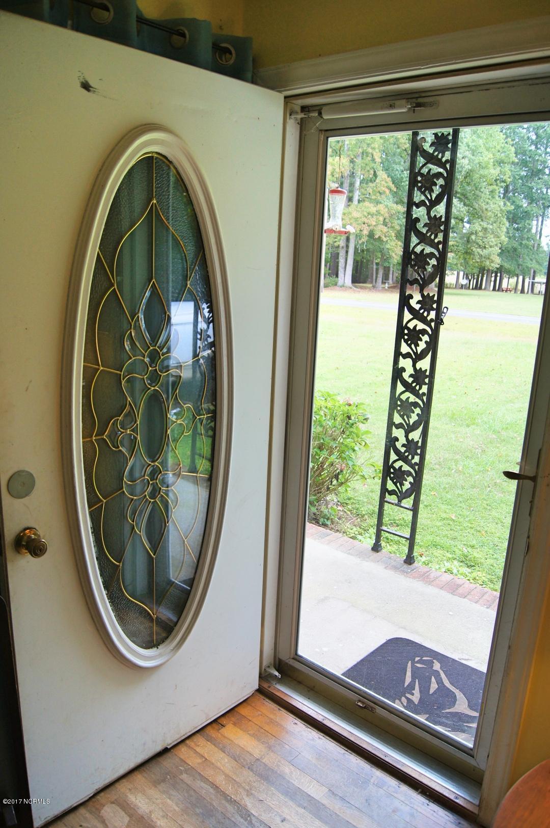 6245 North Boyd Road Pinetown, NC 27865 - Photo 4 of 20 004_Foyer
