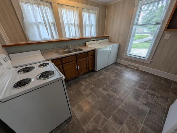 $95,000 | 322 West 8th Street, Bicknell, IN 47512