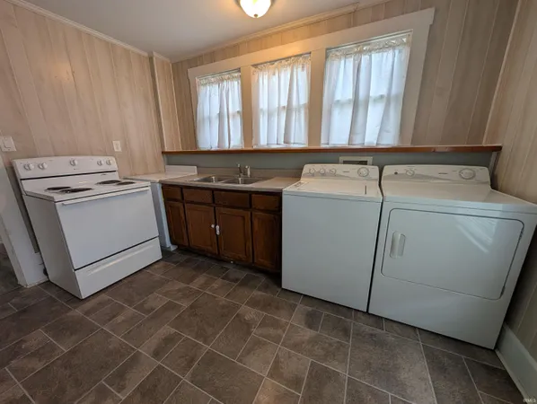 $95,000 | 322 West 8th Street, Bicknell, IN 47512