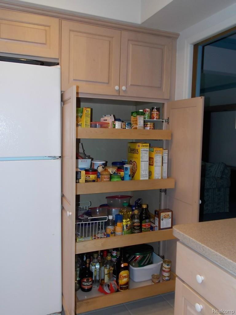 482 Shagbark Drive Rochester, MI 48309 - Photo 19 of 37 DSCN1578.jpg
