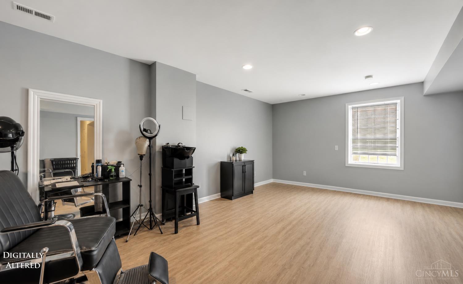 8925 Pippin Road Cincinnati, OH 45251 - Photo 18 of 29 Gallery Image 18