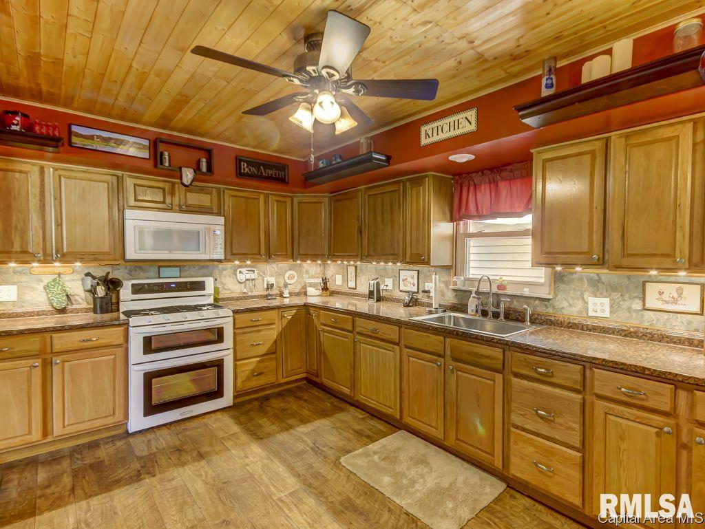 73 Bonnie Brook Road Chatham, IL 62629 - Photo 9 of 36 Gallery Image 9