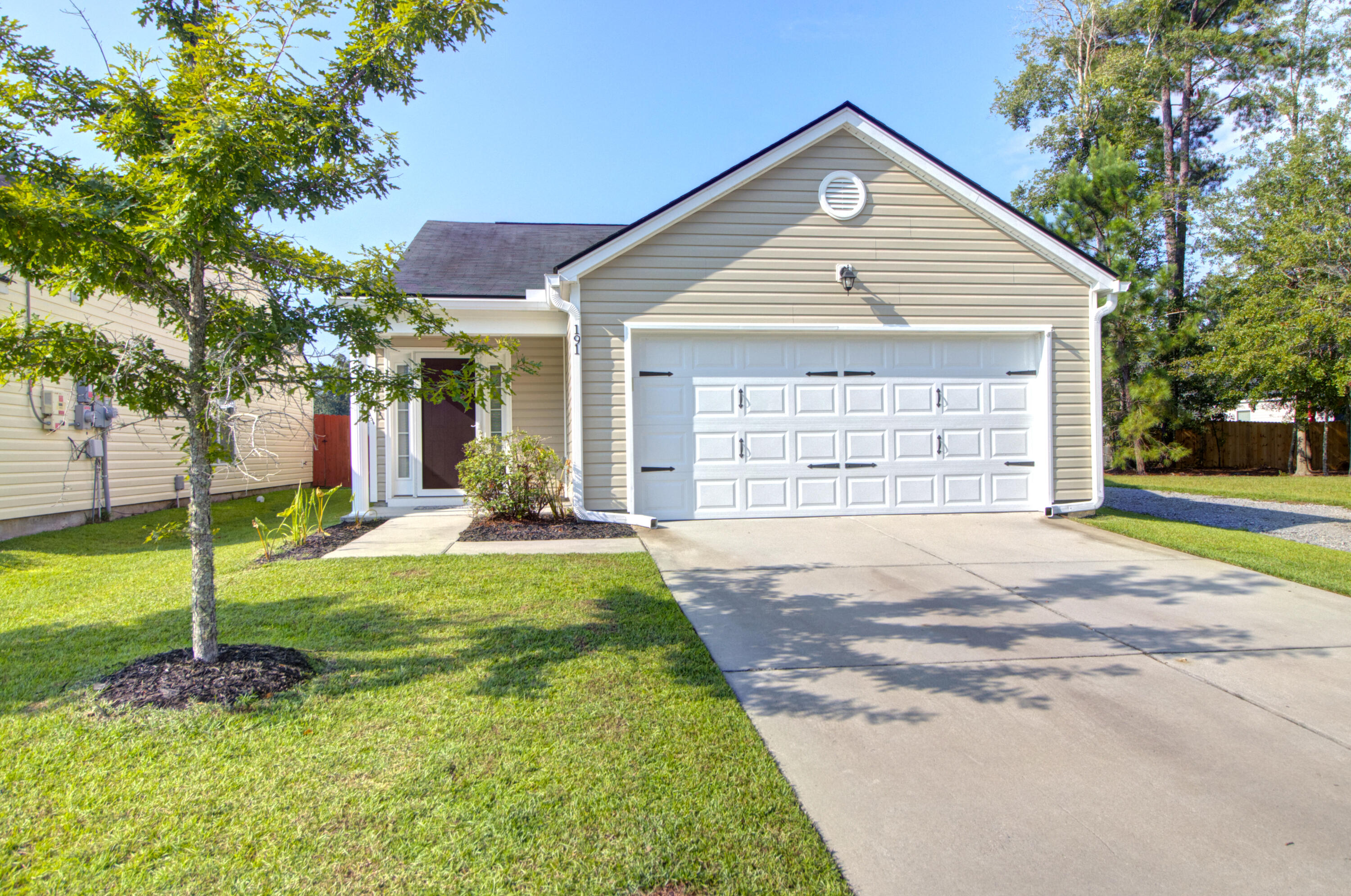 191 Brittondale Road Summerville, SC 29485 - Photo 1 of 28 191 Brittondale