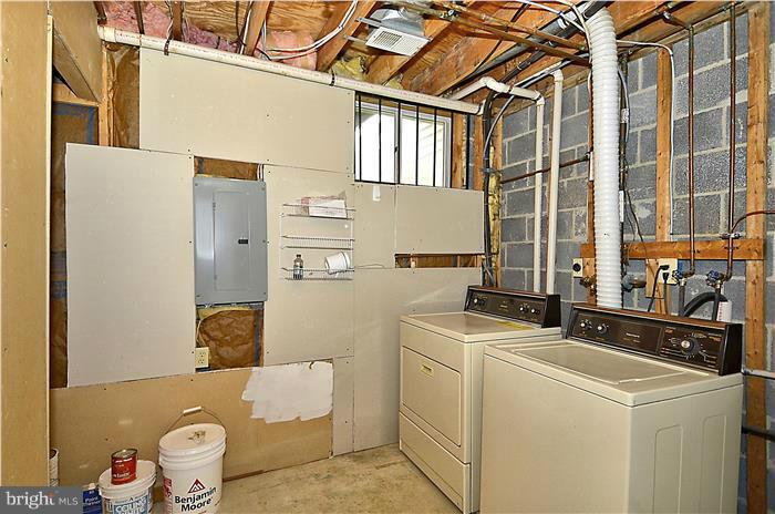 515 Pickwick Village Way Silver Spring, MD 20901 - Photo 19 of 20 a utility room with dryer and washer