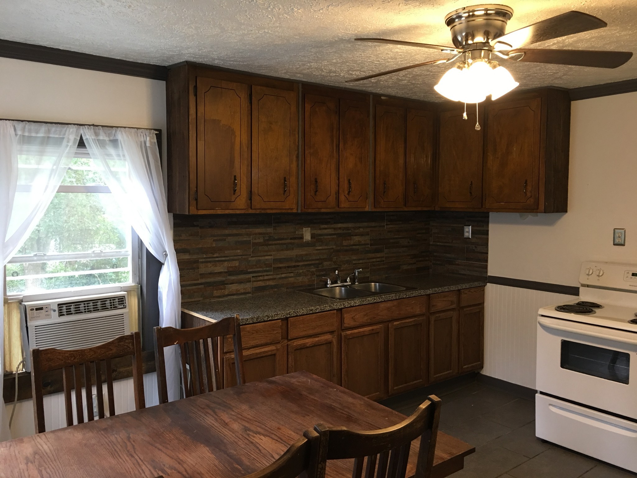 104 Edmondson Ferry Road Clarksville, TN 37040 - Photo 8 of 28 Gallery Image 8