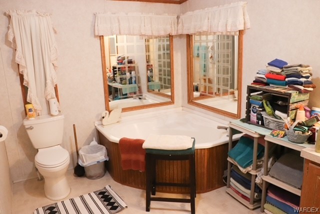4245 Cibola Road Golden Valley, AZ 86413 - Photo 17 of 21 a very nice looking room with a large window