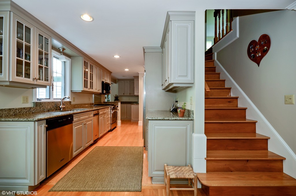 1 Holly Pond Road Marion, MA 02738 - Photo 8 of 24 Gallery Image 8