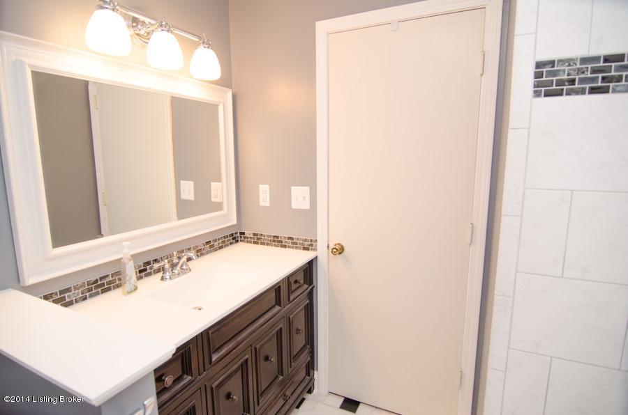 6810 Tottenham Road Louisville, KY 40207 - Photo 22 of 40 Full Bath 2 of 3