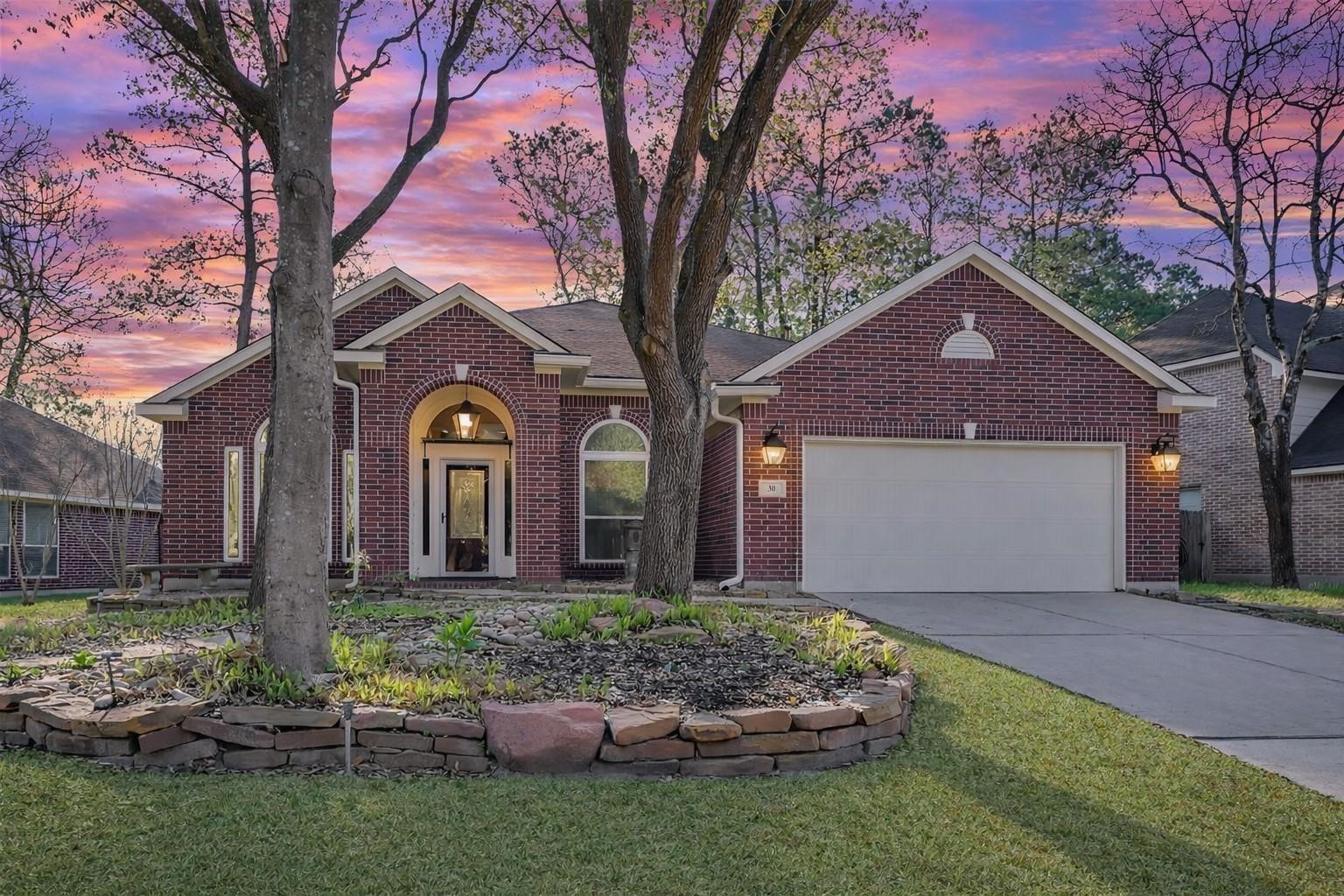 30 South Rambling Ridge Place Conroe, TX 77385 - Photo 2 of 18