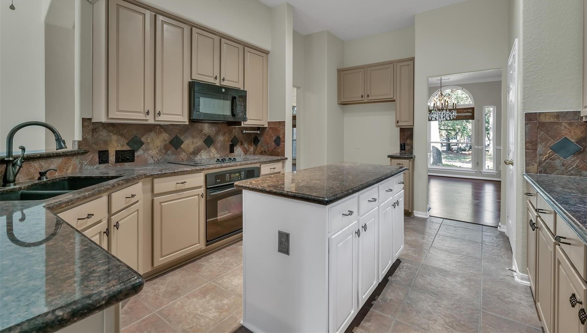30 South Rambling Ridge Place Conroe, TX 77385 - Photo 5 of 18