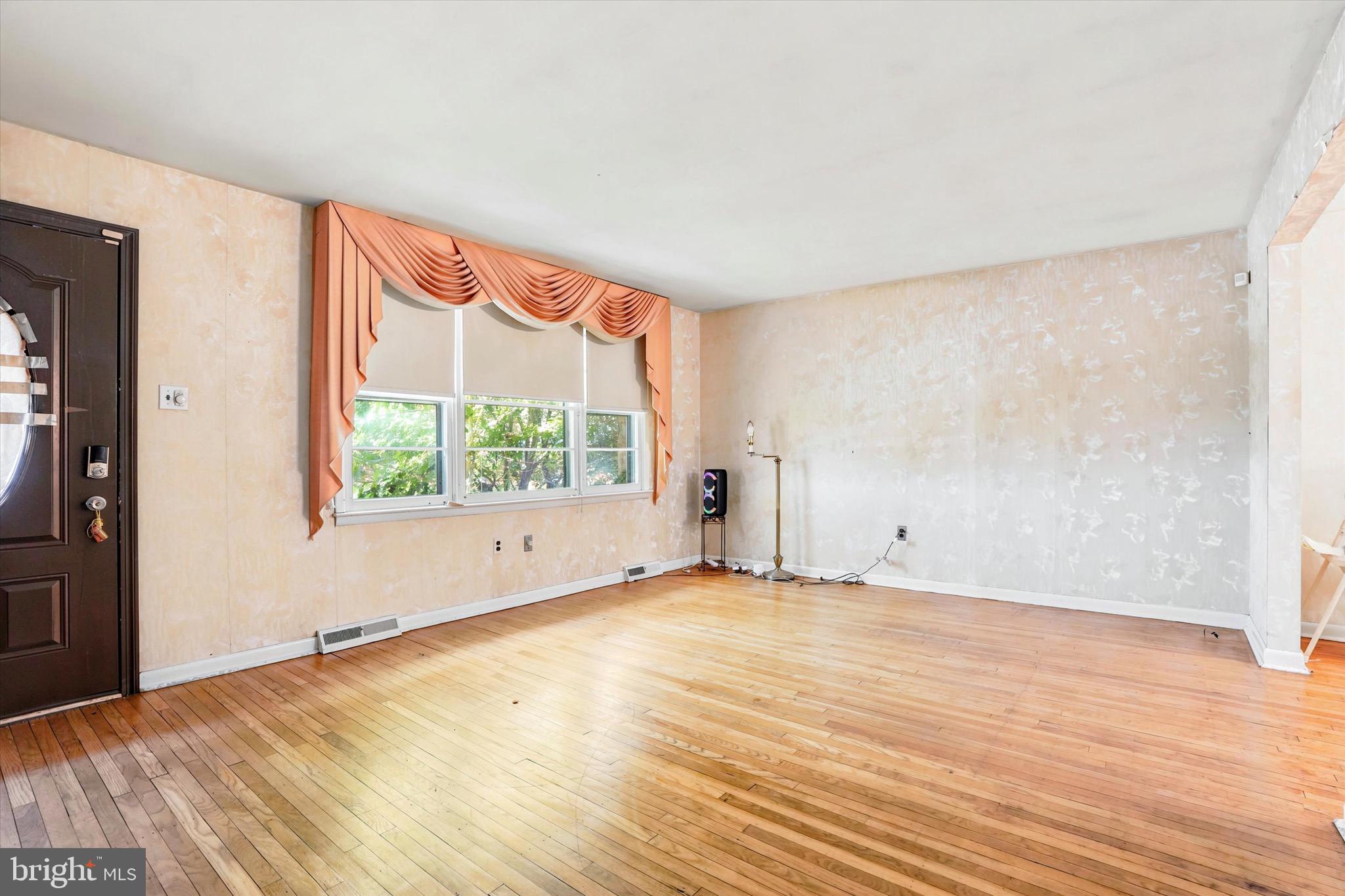 858 Hilldale Road Glenside, PA 19038 - Photo 2 of 29