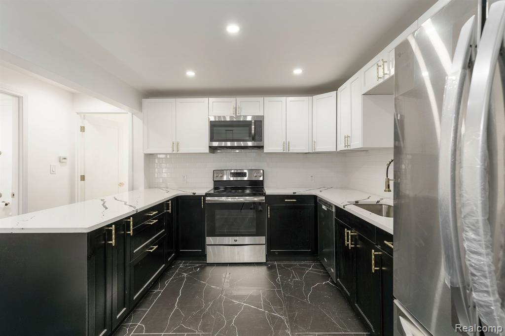 11357 Erdmann Road Sterling Heights, MI 48314 - Photo 9 of 50