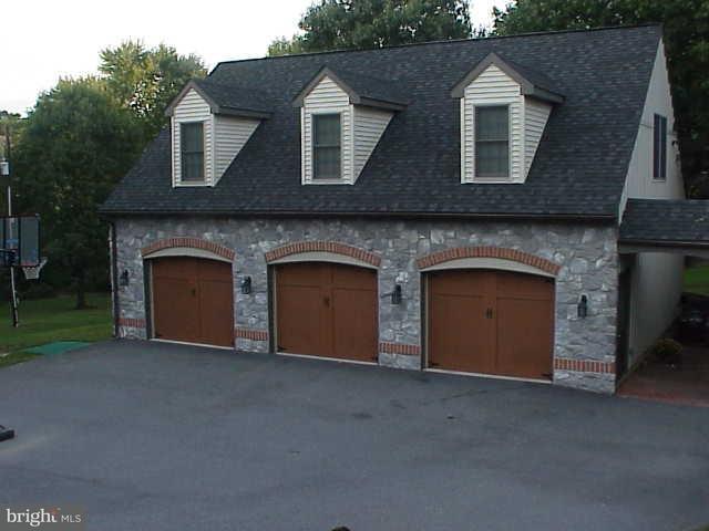 2201 Berkshire Road Lancaster, PA 17603 - Photo 13 of 14 Gallery Image 13