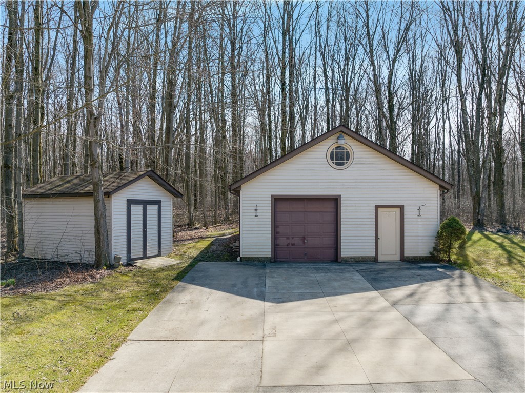 13015 Pearl Road Chardon, OH 44024 - Photo 7 of 50