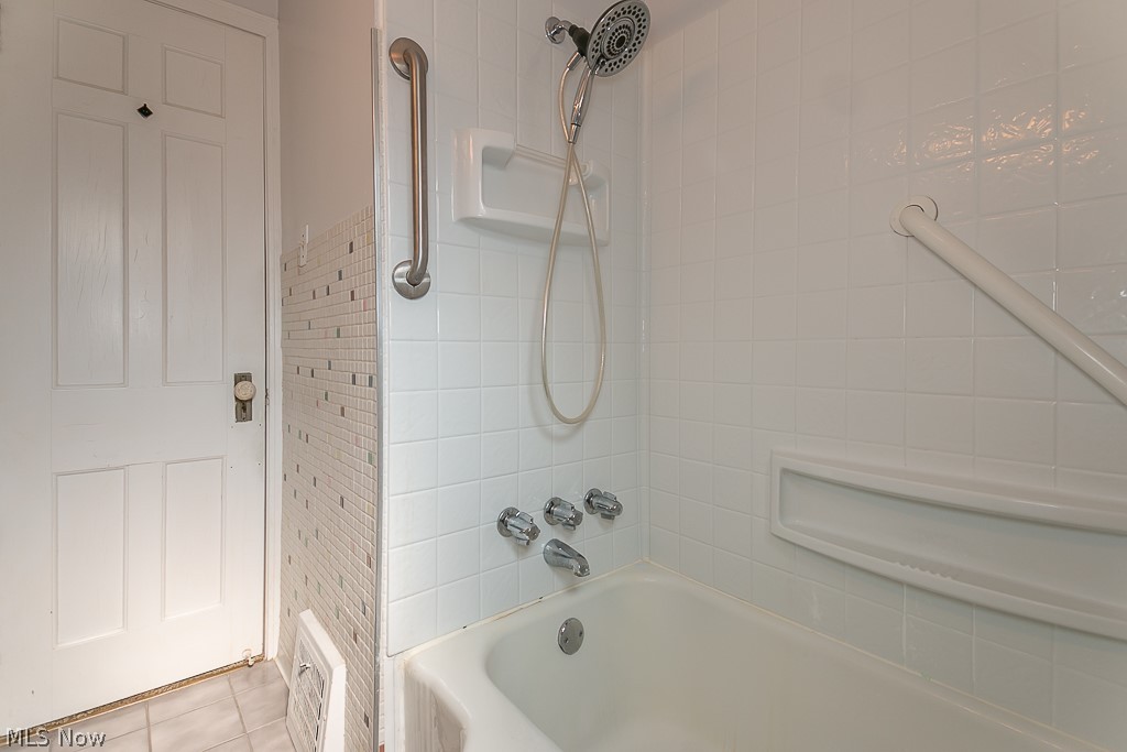 1005 Argonne Road Cleveland, OH 44121 - Photo 16 of 31 First floor full bathroom continued