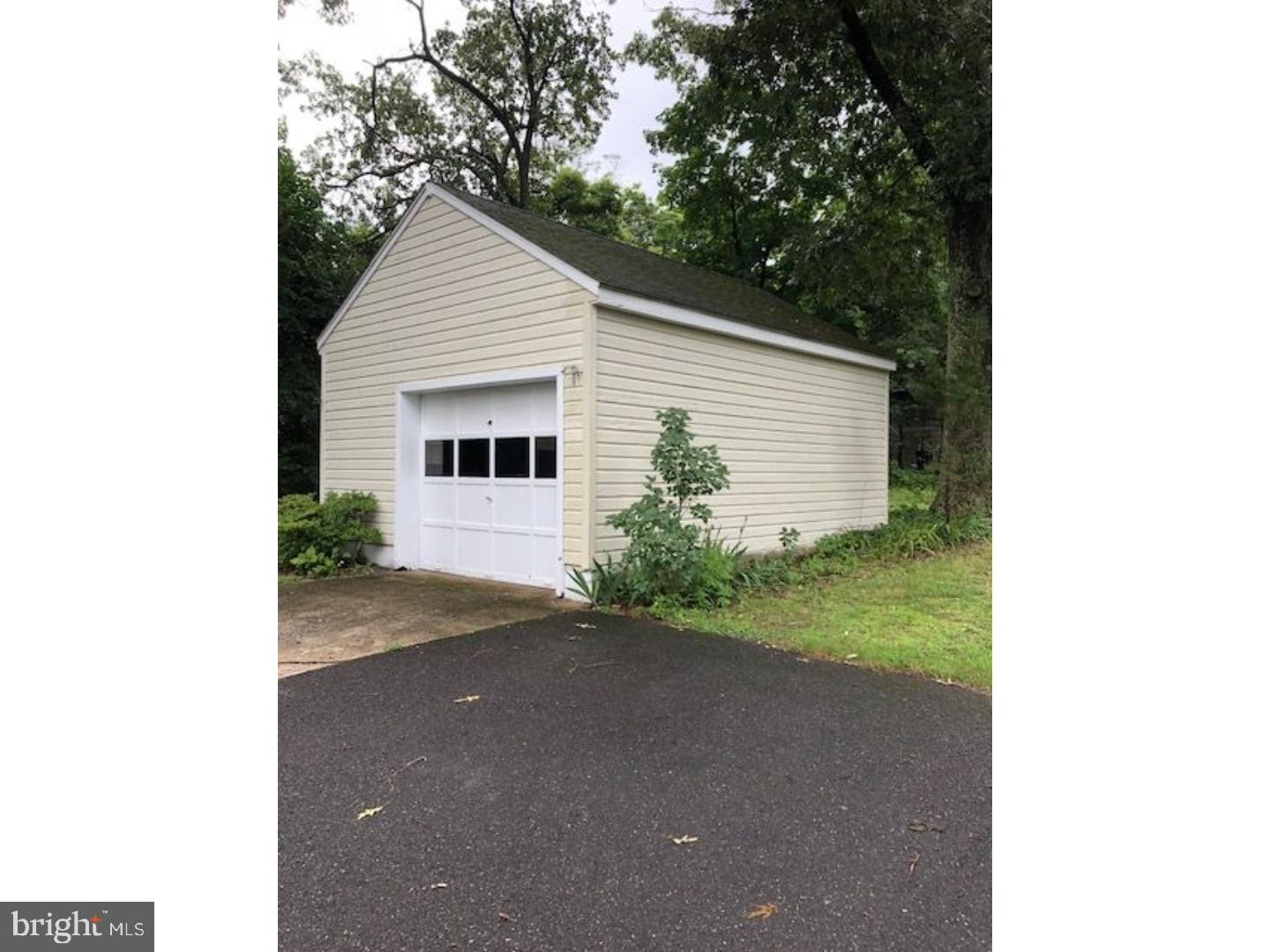 858 Jarvis Road Sicklerville, NJ 08081 - Photo 14 of 20 Garage