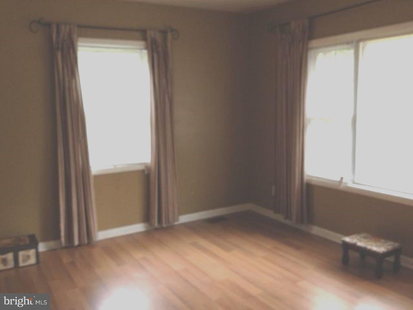 858 Jarvis Road Sicklerville, NJ 08081 - Photo 8 of 20 Living Room