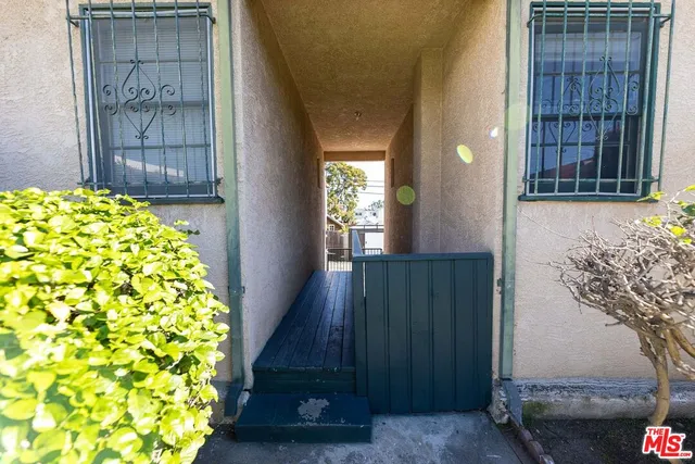 $1,900 | 1940 South Robertson Boulevard, Unit 1, Los Angeles, CA 90034