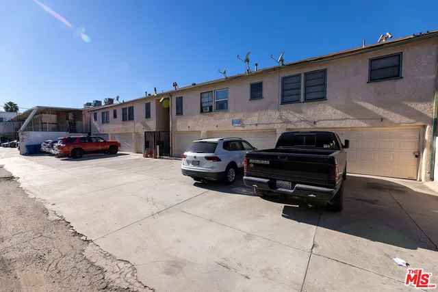 $1,900 | 1940 South Robertson Boulevard, Unit 1, Los Angeles, CA 90034