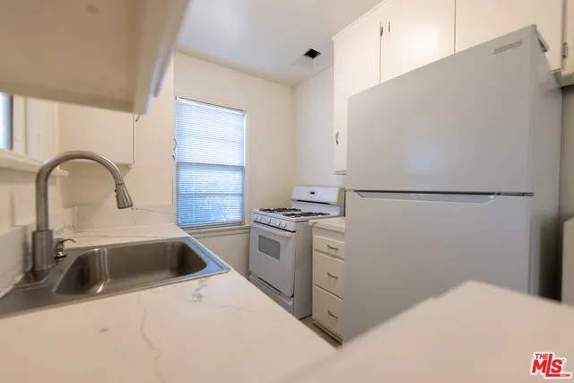 $1,900 | 1940 South Robertson Boulevard, Unit 1, Los Angeles, CA 90034