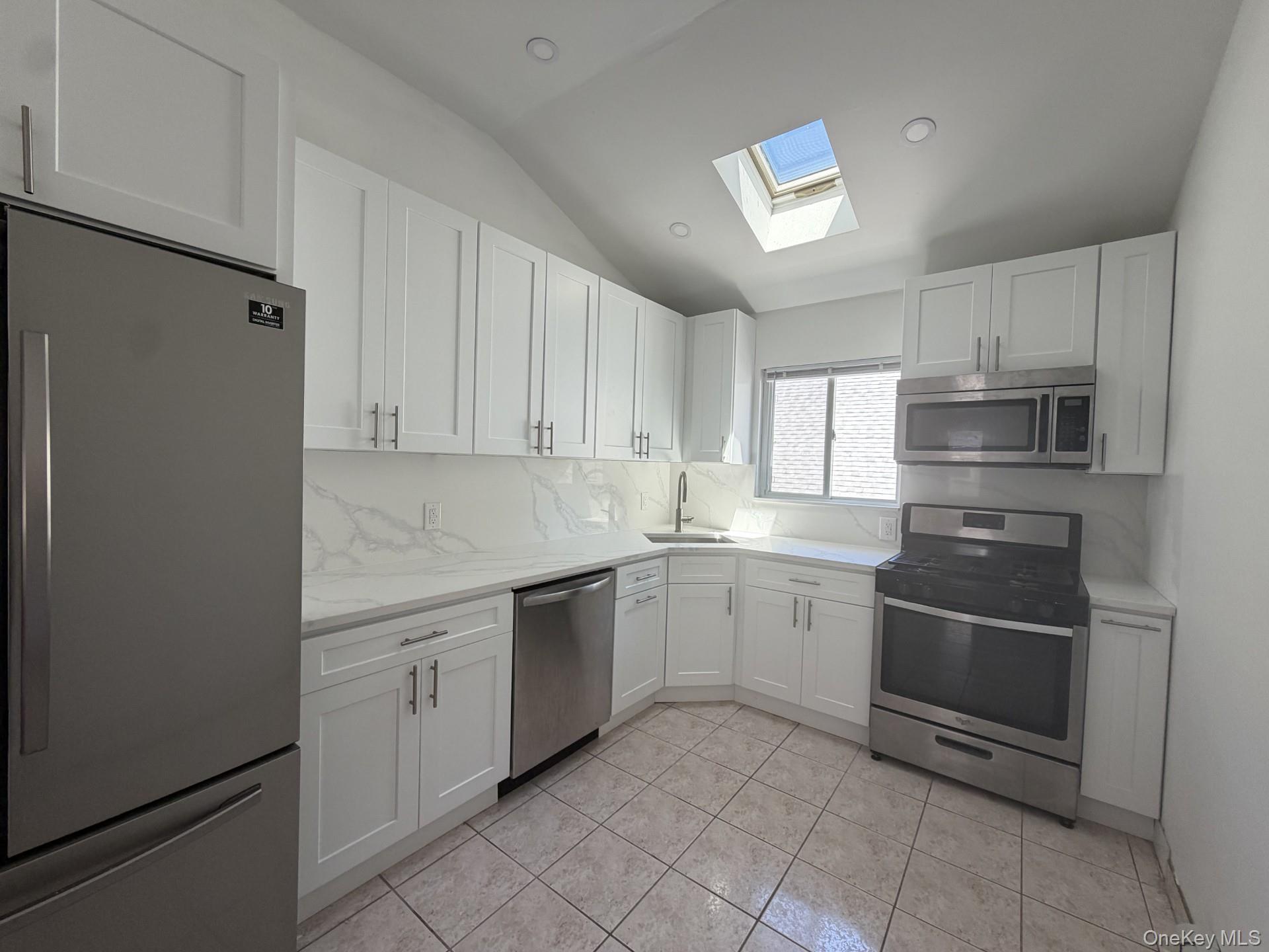 57 Dunwood Road, Unit B Port Washington, NY 11050 - Photo 4 of 8 New Kitchen - stainless steel appliances