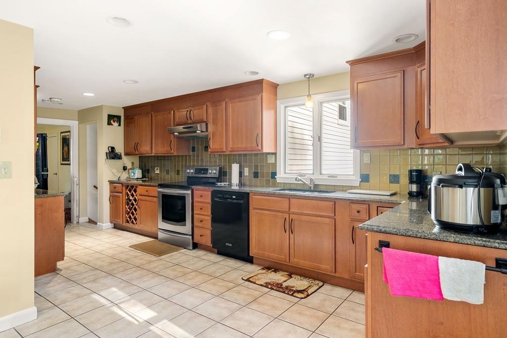 17 Dean Road Wayland, MA 01778 - Photo 3 of 23 Gallery Image 3