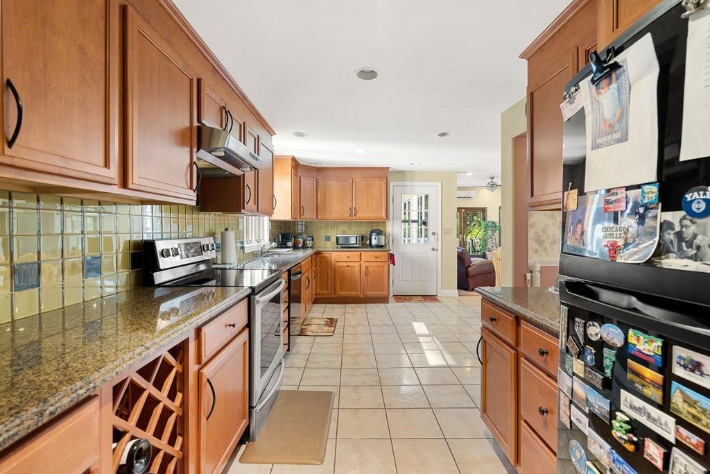 17 Dean Road Wayland, MA 01778 - Photo 4 of 23 Gallery Image 4