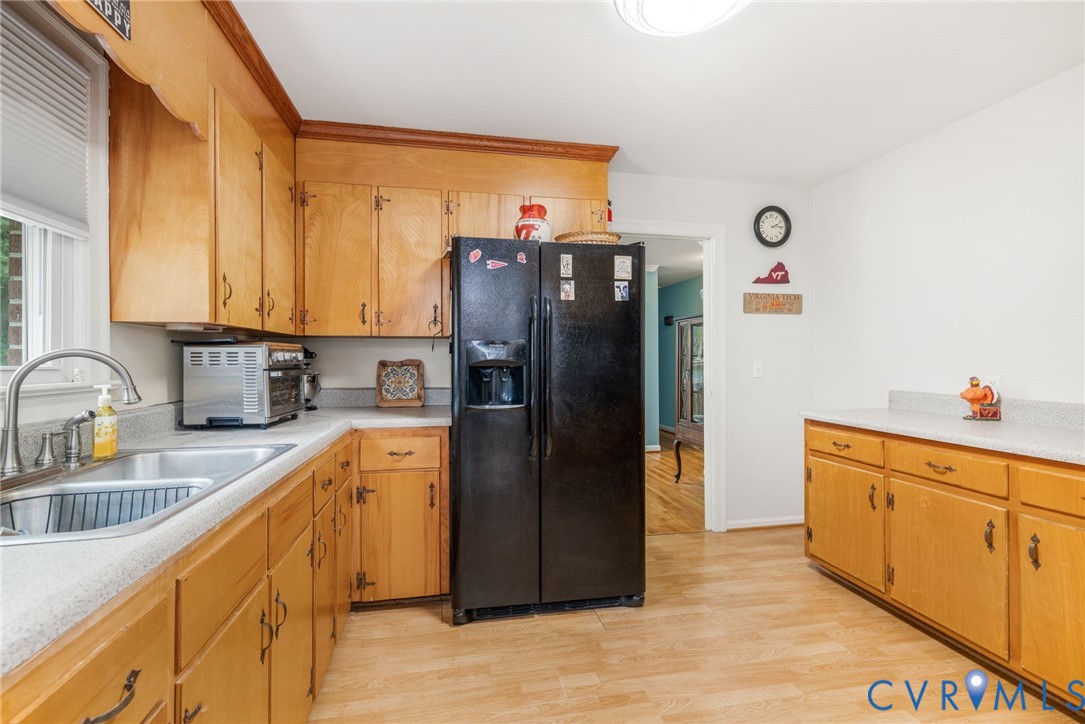 2570 Sandy Lane Victoria, VA 23974 - Photo 14 of 37 Kitchen with black fridge with ice dispenser, ligh