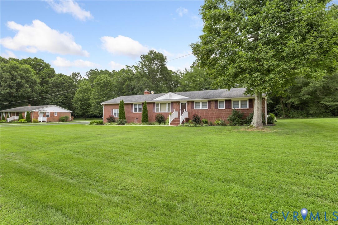 2570 Sandy Lane Victoria, VA 23974 - Photo 2 of 37 Single story home with a front yard, brick siding,