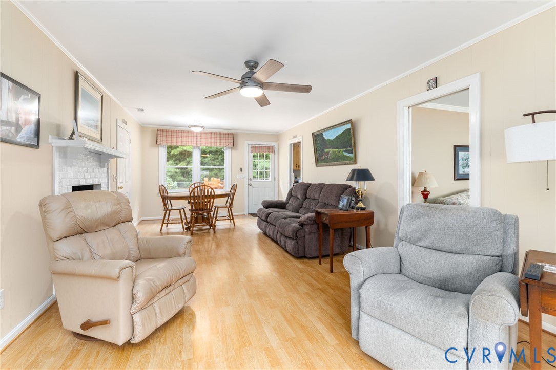 2570 Sandy Lane Victoria, VA 23974 - Photo 9 of 37 Living area featuring crown molding, light wood-ty