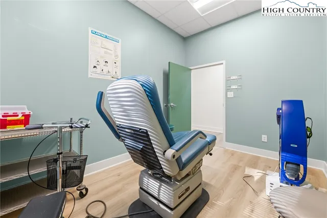 a view of entryway and workspace