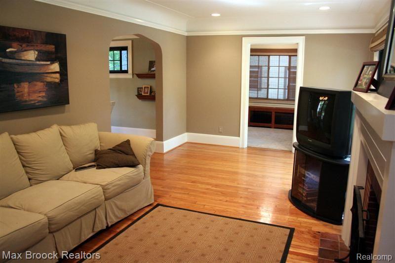 27 Sylvan Avenue Pleasant Ridge, MI 48069 - Photo 4 of 25 Living Room w/hardwood floors