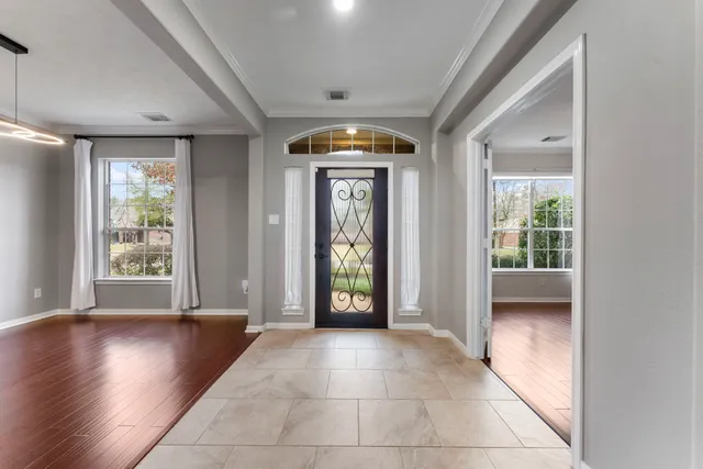 a view of an entryway of a house