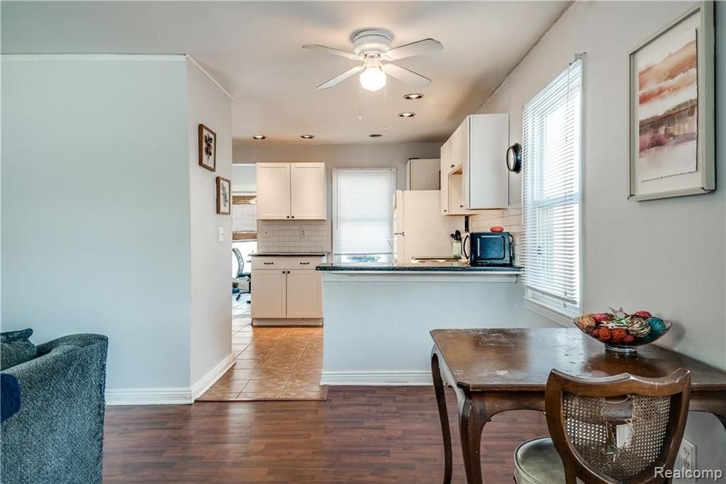 3172 Warick Road Royal Oak, MI 48073 - Photo 13 of 21
