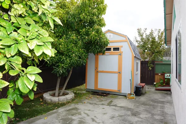 a house view with a outdoor space