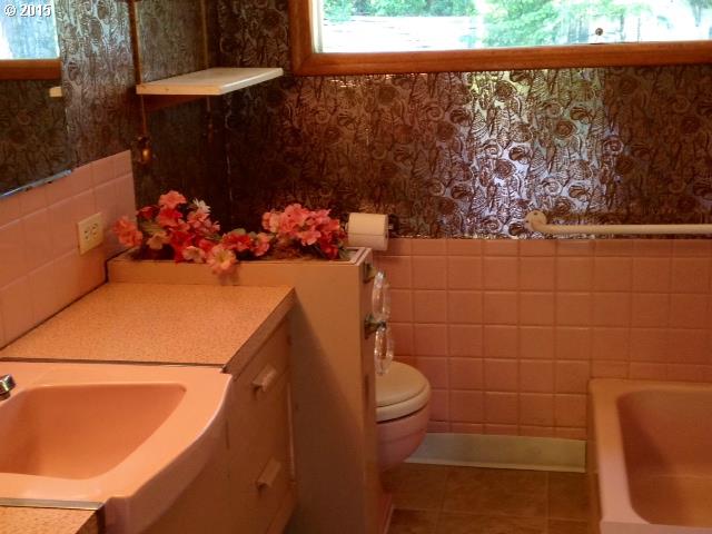 152 Button Road Stevenson, WA 98648 - Photo 13 of 15 Bathroom