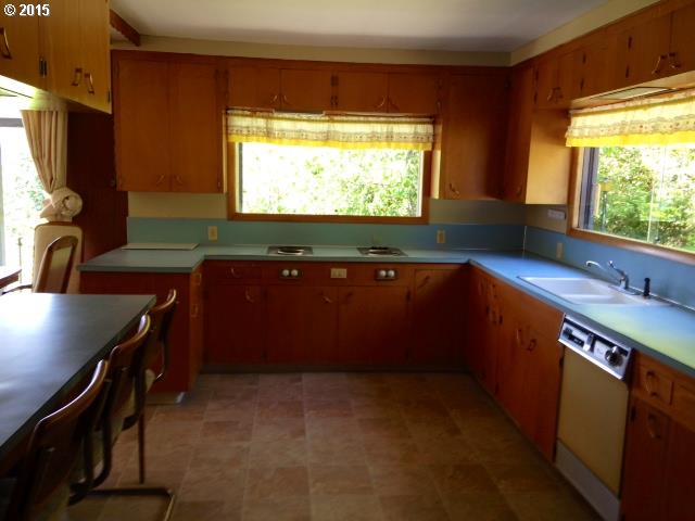 152 Button Road Stevenson, WA 98648 - Photo 9 of 15 Kitchen