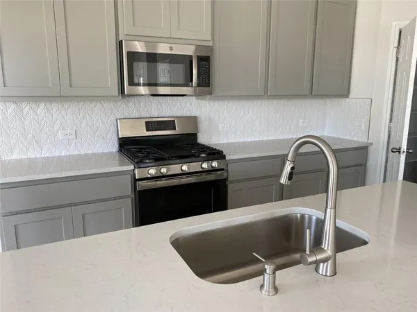 $3,000 | 4802 Star Jasmine Drive, Unit 115, Austin, TX 78723