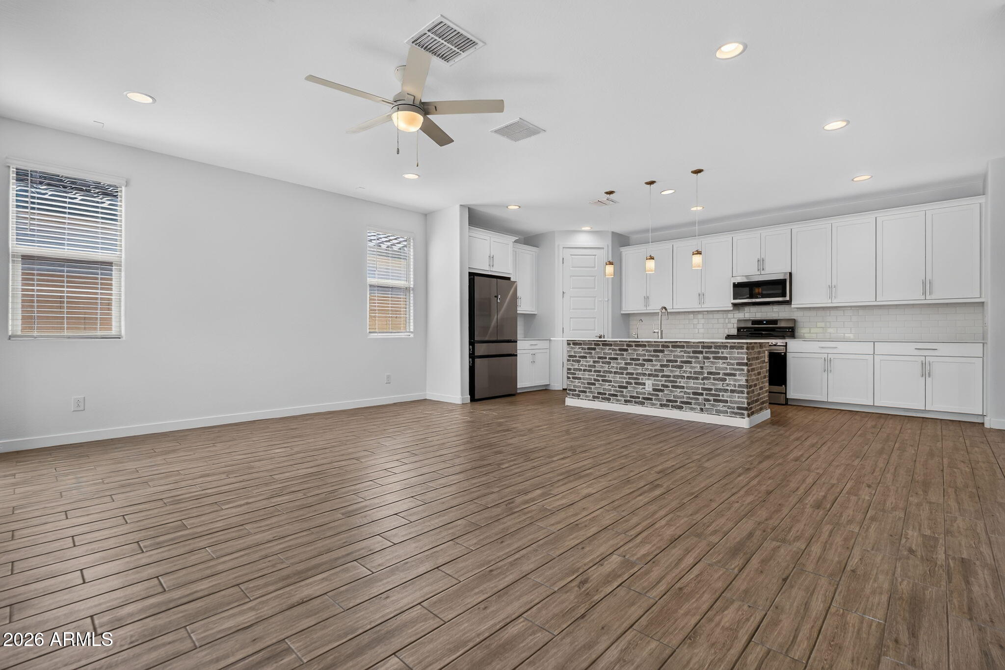 1651 West Estes Way Phoenix, AZ 85041 - Photo 10 of 36 Family room