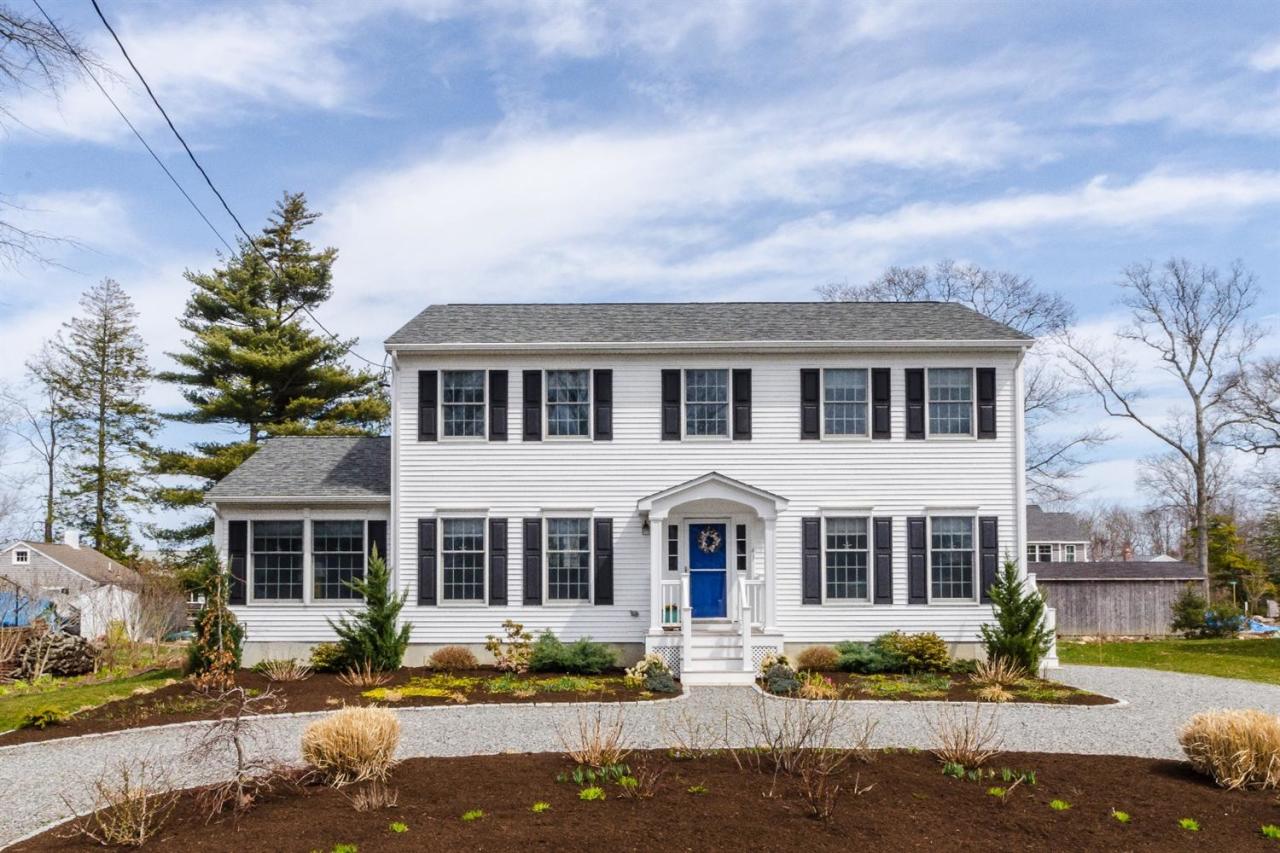 43 Converse Road Marion, MA 02738 - Photo 20 of 24 a front view of a residential houses with yard